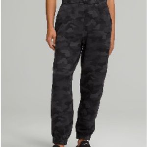 Lululemon Relaxed High Rise Joggers Full Length, Heritage 365 Camo Deep Coal